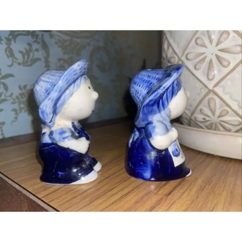 Vintage Delft Blue Boy and Girl Salt and Pepper Shaker Set  Souvenir of‎ Holland
